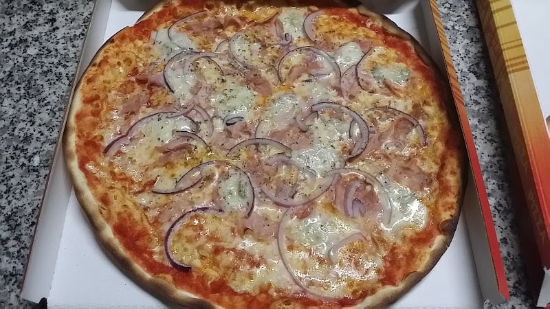 Pizzeria "due torri" dal maro.