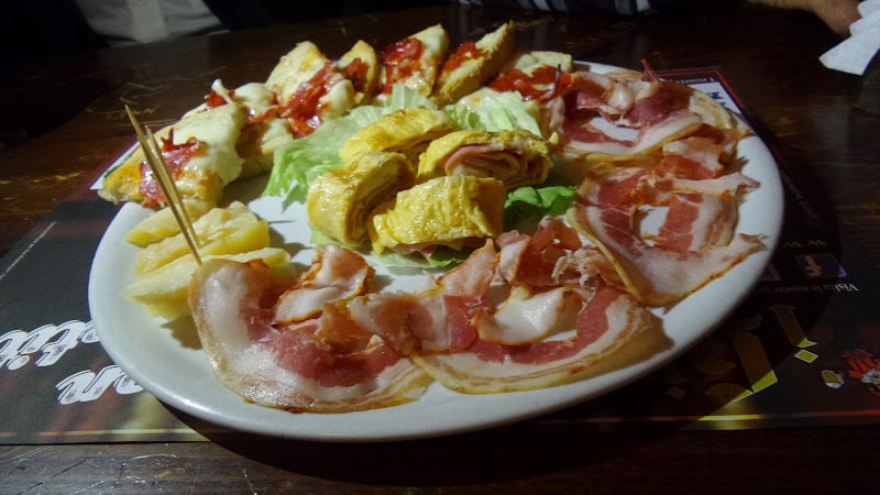 Pub I GIULLARI , Piazza Castello, Terranova Da Sibari