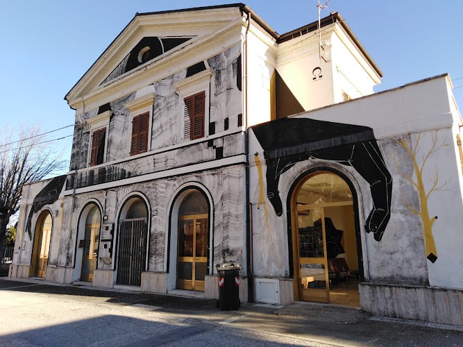 Stazione ferroviaria Serra San Quirico