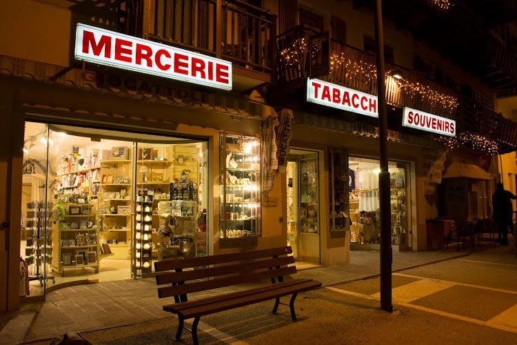RELLA SOUVENIRS - Abbigliamento tirolese,Articoli regalo,Souvenir,Tessuti e Arredo casa,Tabacchi