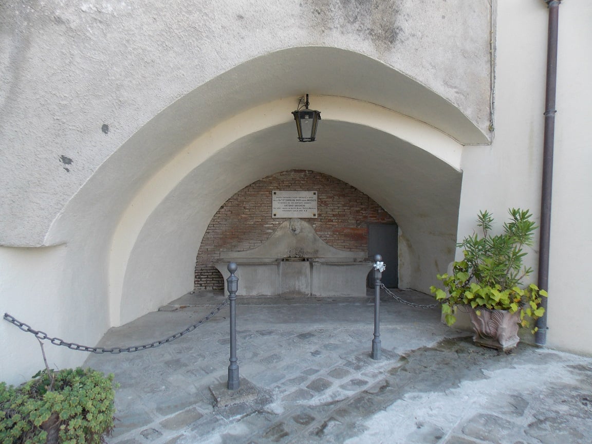 Fontana storica dell'Orto di Merola nel centro storico di Montemurro
