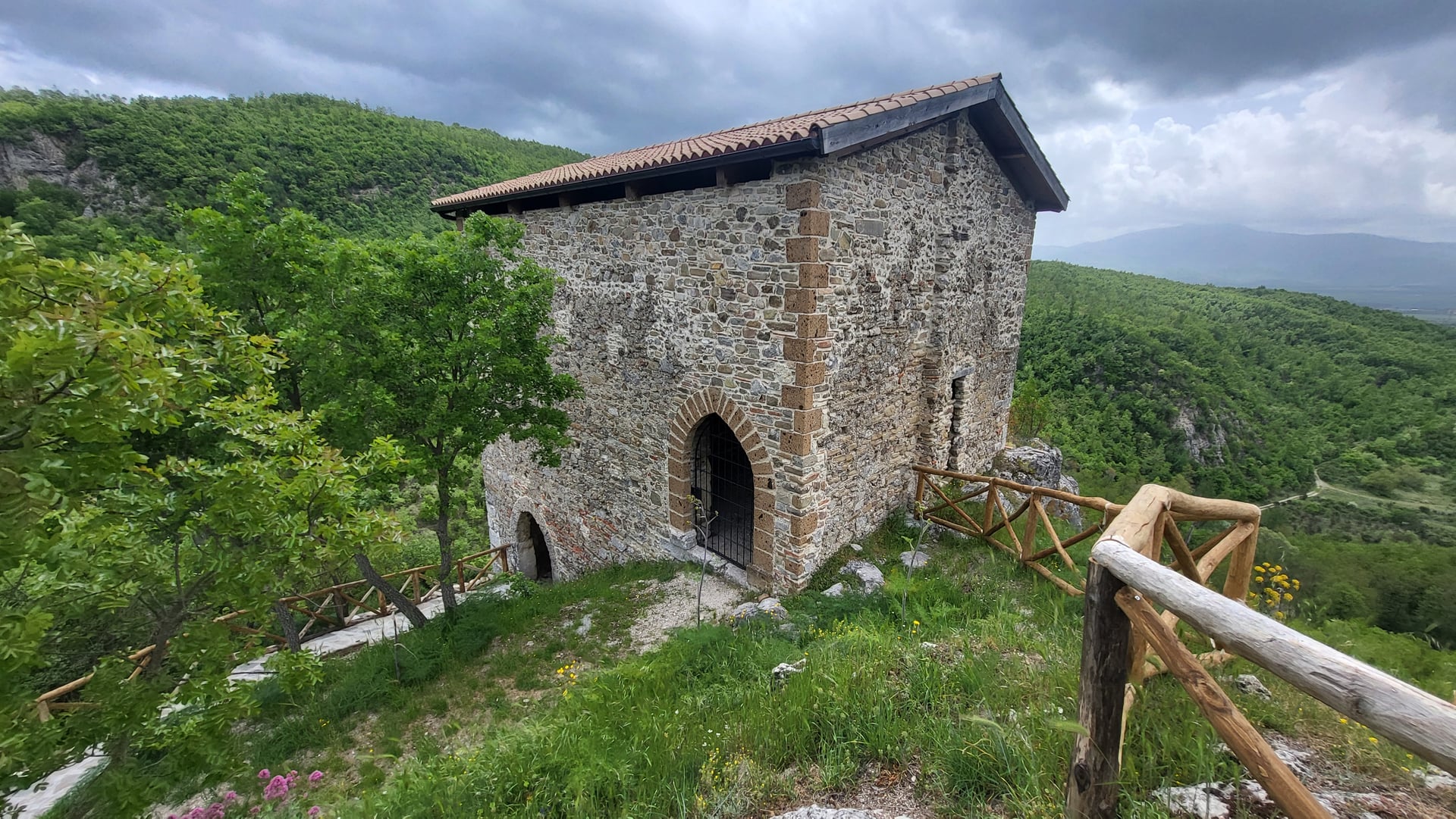 Resti della Chiesetta rupestre di Santa Maria la Preta a Viggiano
