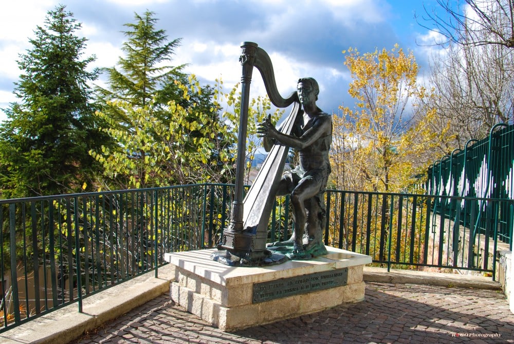 Monumento all'Arpista di Pasquale Monaco a Viggiano