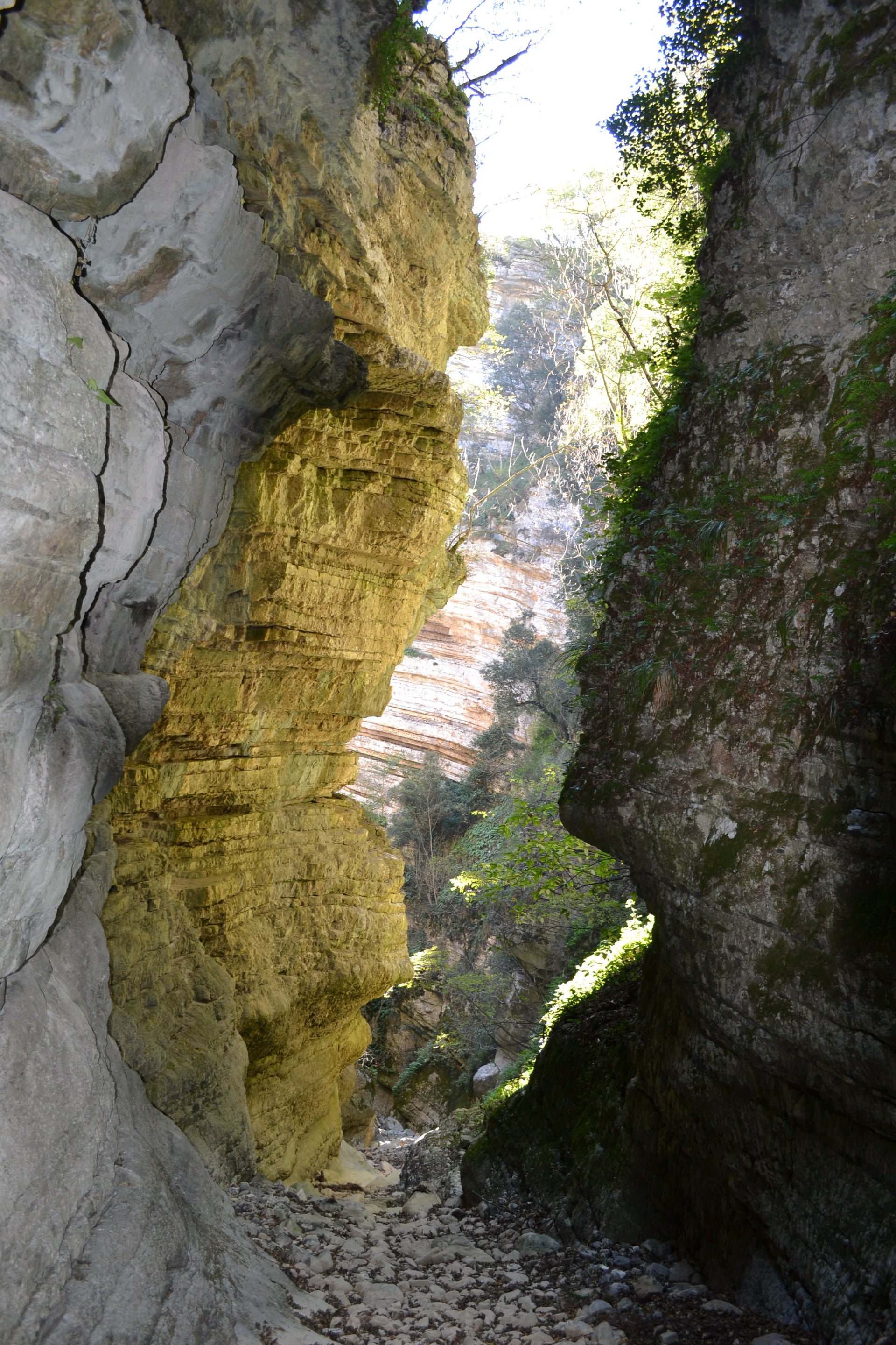 Escursionisti nel Canyon del Torrente Alli a Viggiano