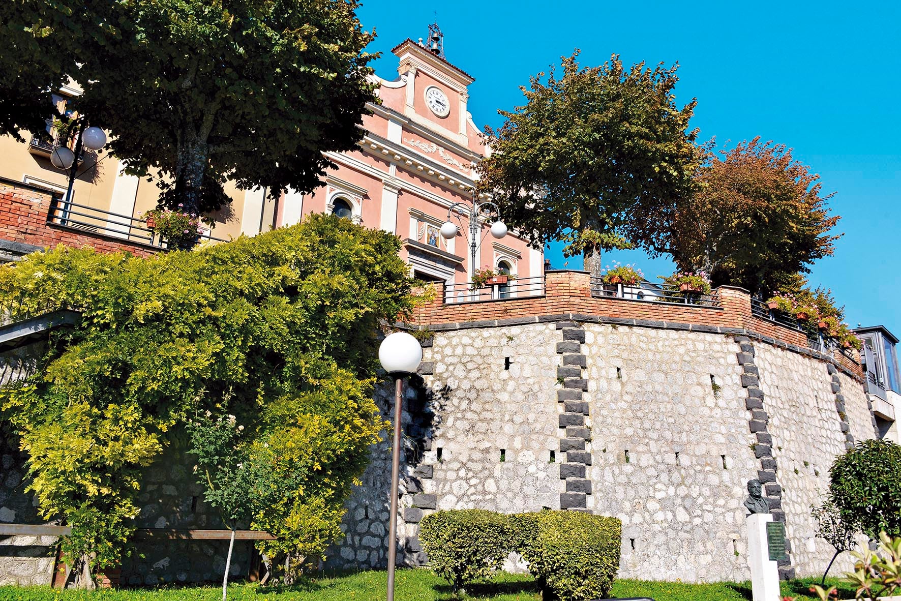 Basilica Pontificia Minore che custodisce la Madonna Nera di Viggiano
