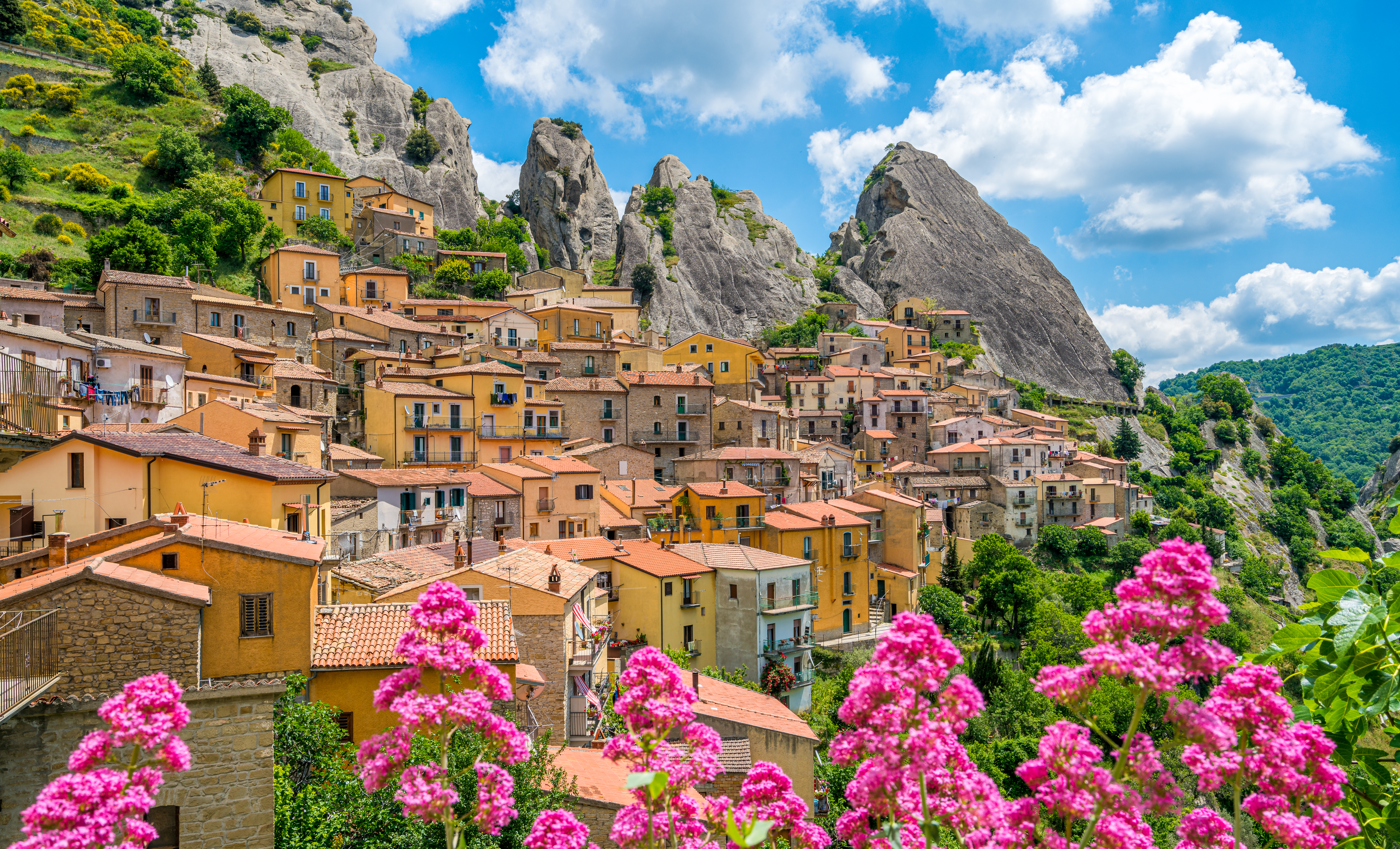 Borgo di Castelmezzano in Basilicata a primavera