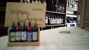 enoteca La Volpe Ubriaca - vendita vini naturali e biologici, olio di oliva e prodotti tipici