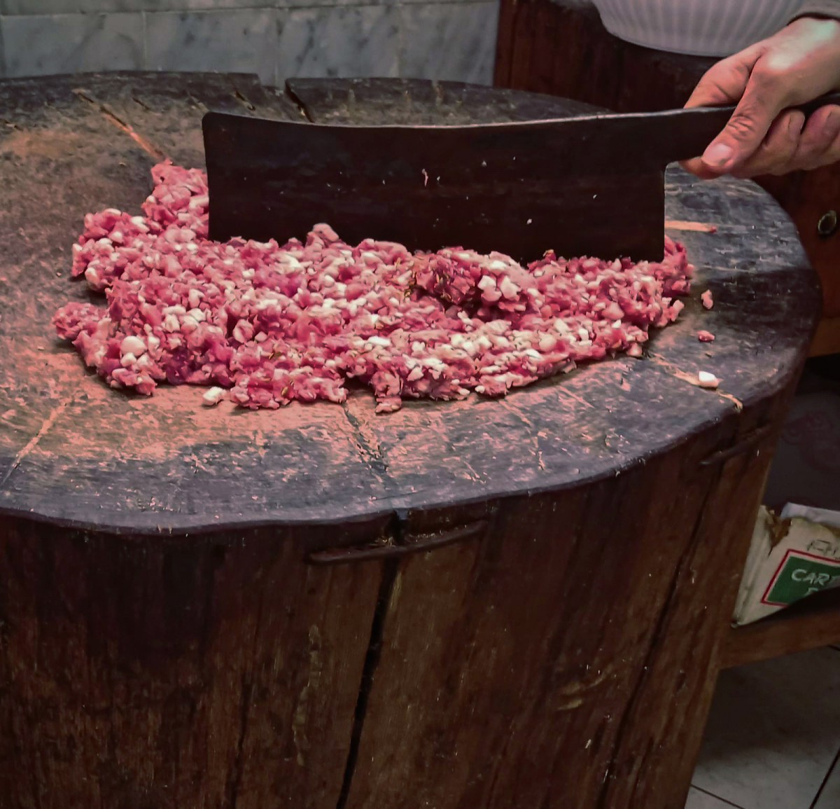 Lavorazione salsiccia al ceppo.