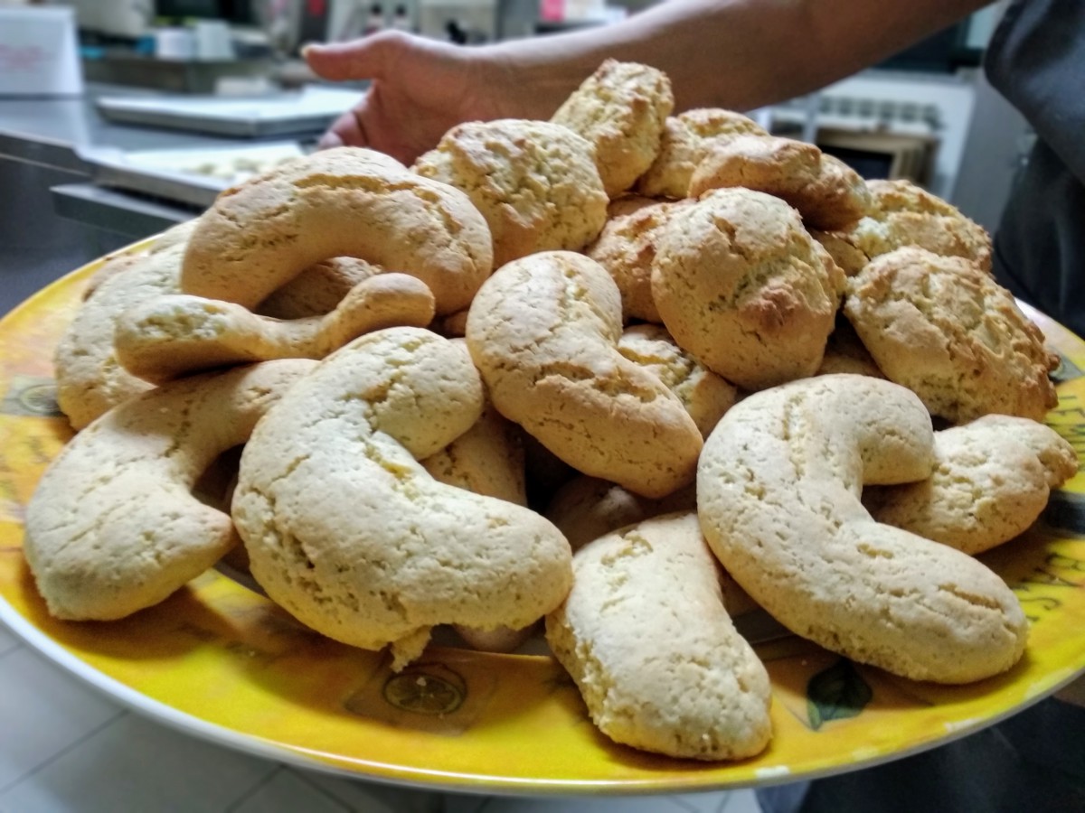 Pastelle della nonna con scorzette di limoni Bio