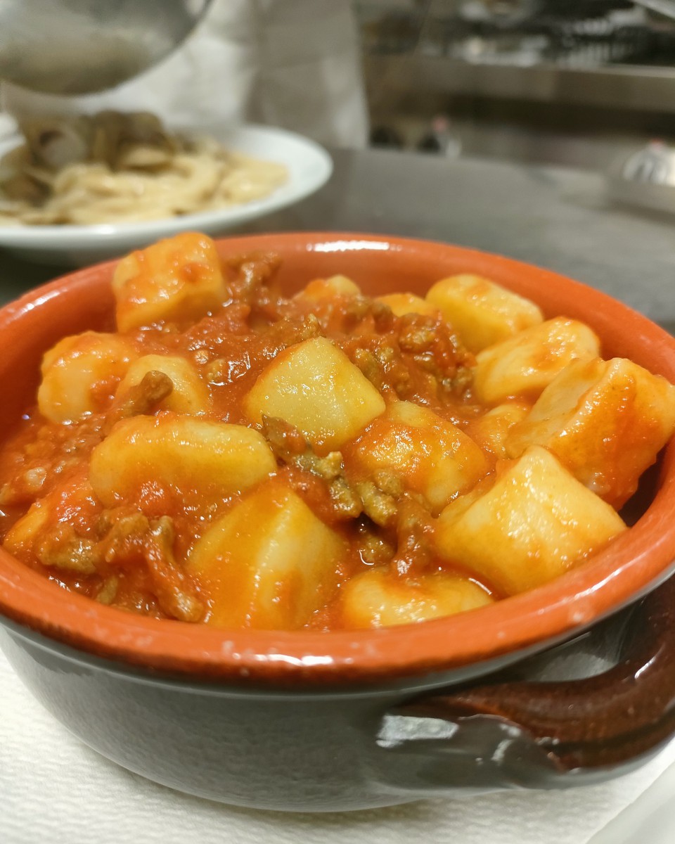 gnocchi al ragù € 9,00