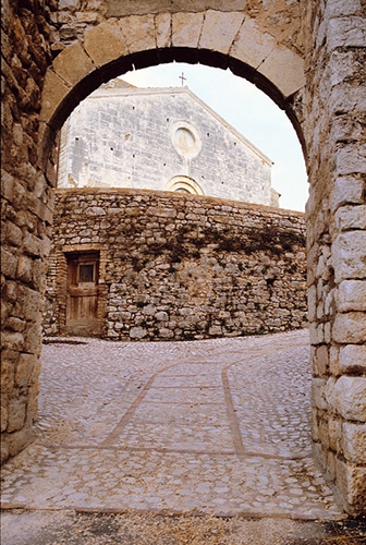 Il Castello di Campello Alto con la Chiesa di San Donato