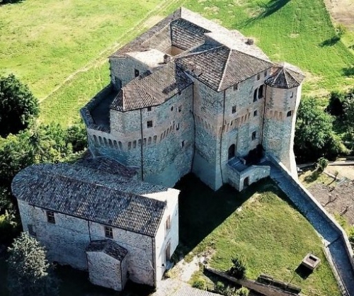 Rocca Fregoso e il Museo 'La Rocca delle Fiabe'