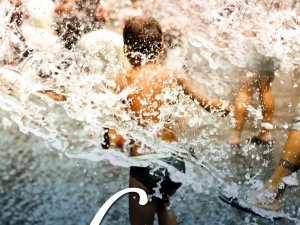 A Chiena 2025 Campagna (SA) – Passeggiate, Secchiate e Guerra dei Colori: il Festival dell’Acqua più Allegro d’Italia