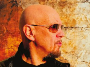 Enrico Ruggeri in concerto a Piazza Plebiscito – Ferragosto con la grande musica italiana