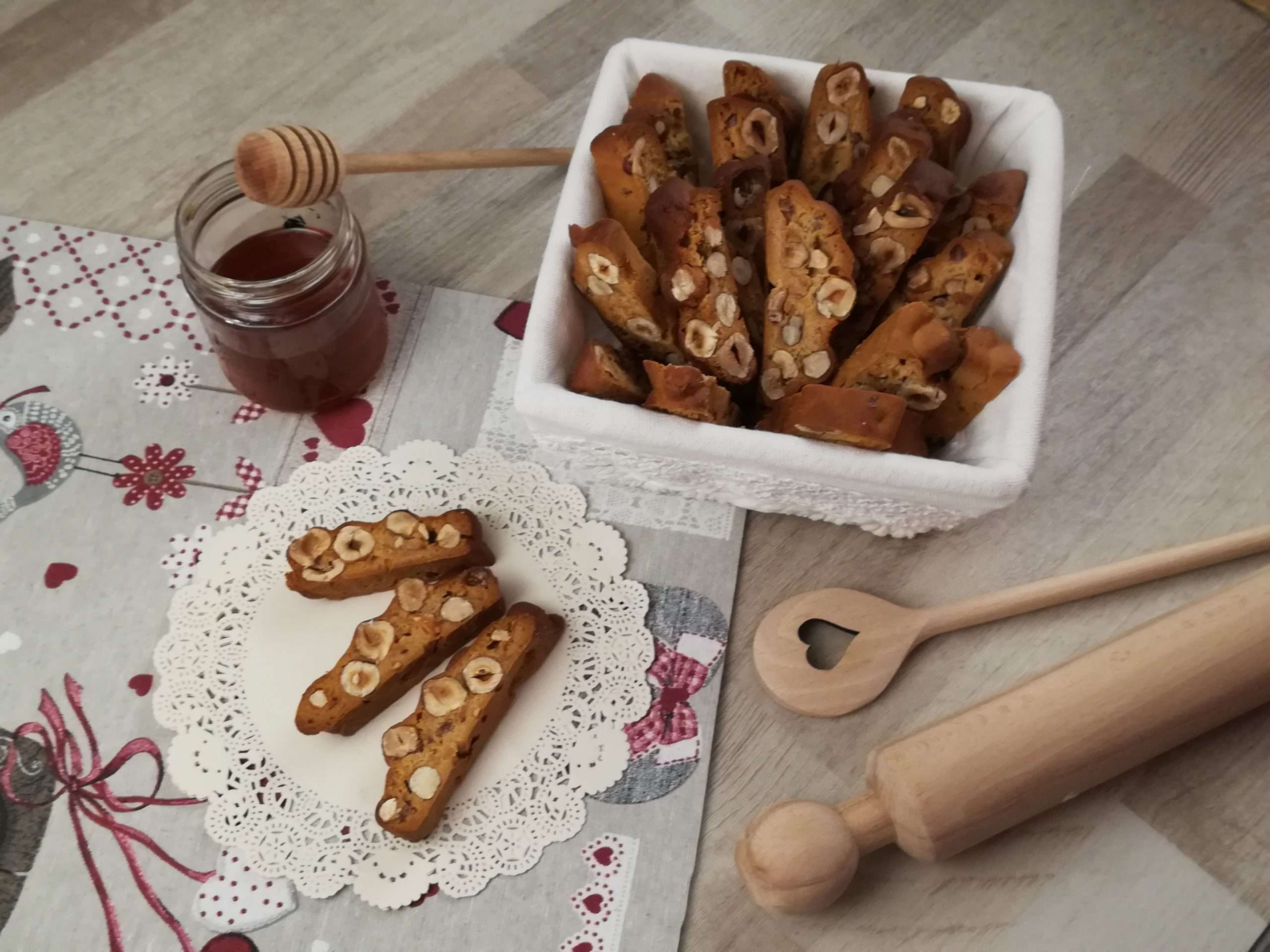  Foto Tozzetti al miele con nocciole intere - 250 g